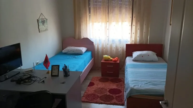 Tirane, jepet me qera apartament 2+1 Kati 7, 80 m² 700 € (fusha aviacionit)
