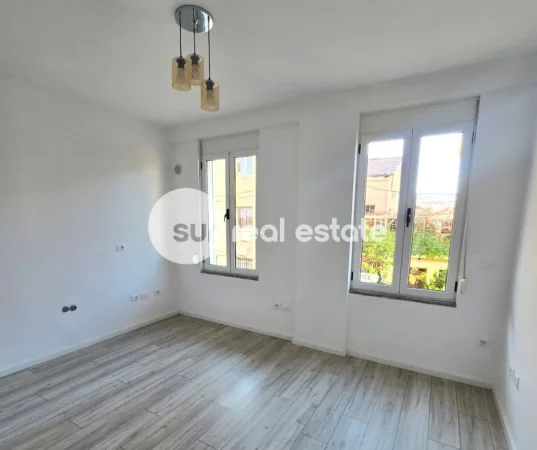 Shkoder, jepet me qera apartament 2+1+Ballkon Kati 1, 78 m² (PEDONALE QENDER)