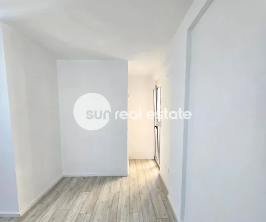 Shkoder, jepet me qera apartament 2+1+Ballkon Kati 1, 78 m² (PEDONALE QENDER)