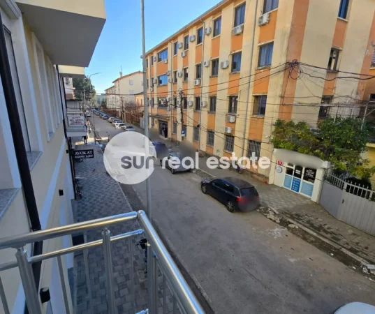 Shkoder, jepet me qera apartament 2+1+Ballkon Kati 1, 78 m² (PEDONALE QENDER)