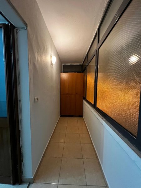 Tirane, jepet me qera apartament 1+1 Kati 3, 70 m² 450 € (rruga e Dibrës)