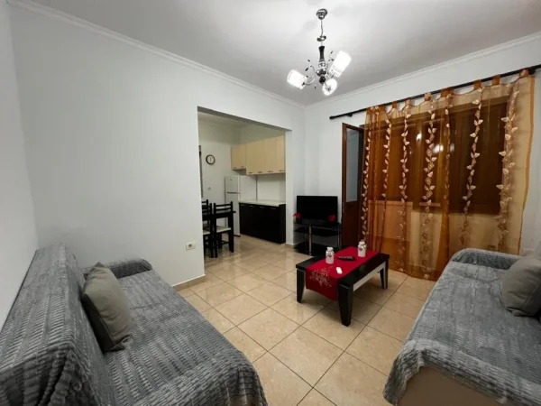 Tirane, jepet me qera apartament 1+1 Kati 3, 70 m² 450 € (rruga e Dibrës)