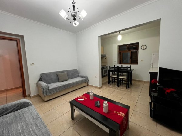 Tirane, jepet me qera apartament 1+1 Kati 3, 70 m² 450 € (rruga e Dibrës)