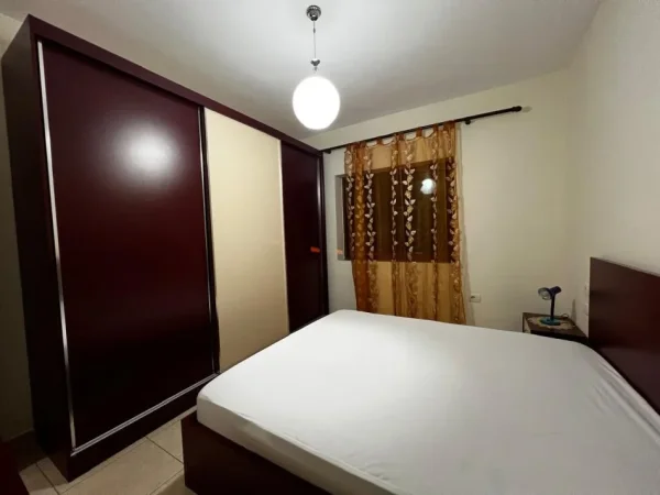 Tirane, jepet me qera apartament 1+1 Kati 3, 70 m² 450 € (rruga e Dibrës)