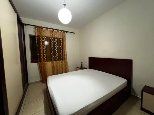 Tirane, jepet me qera apartament 1+1 Kati 3, 70 m² 450 € (rruga e Dibrës)