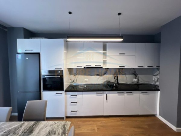 Tirane, jepet me qera apartament 2+1 Kati 6, 103 m² 728 € (Rruga Jordan Misja)