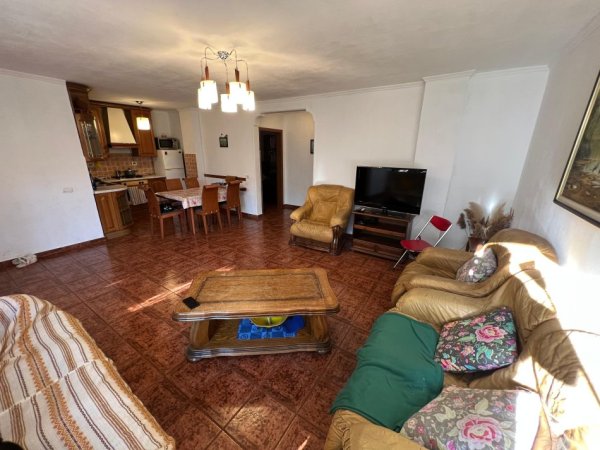 Tirane, jepet me qera apartament 2+1 Kati 2, 600 € 