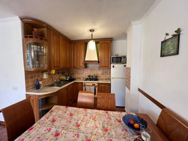 Tirane, jepet me qera apartament 2+1 Kati 2, 600 € 