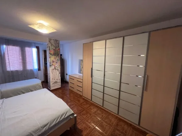 Tirane, jepet me qera apartament 2+1 Kati 2, 600 € 