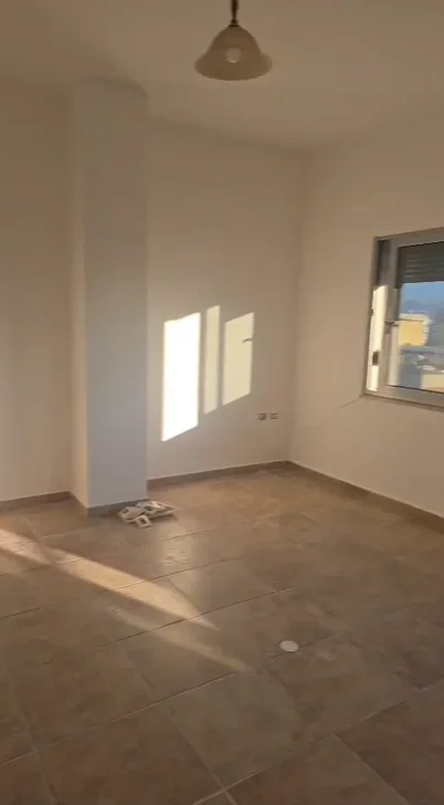 Tirane, jepet me qera apartament 1+1 Kati 10, 80 m² 550 € (SELVIA)