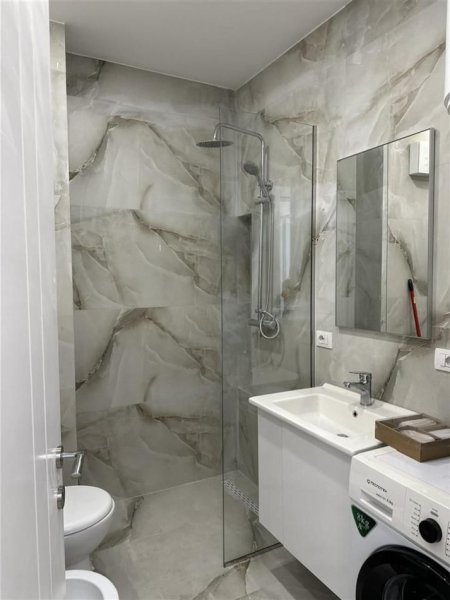 Tirane, jepet me qera apartament 1+1+Ballkon Kati 3, 64 m² 550 € (FUSHA E AVIACIONIT)