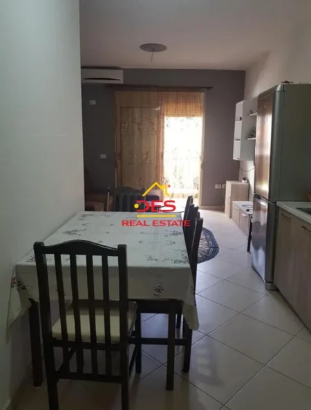 Vlore, shitet apartament 1+1+Ballkon Kati 2, 52 m² 120.000 € (Rruga Murat Tërbaçi)