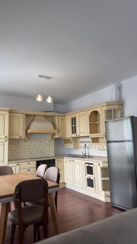 Tirane, jepet me qera apartament 2+1 Kati 4, 130 m² 700 € (kodra diellit)