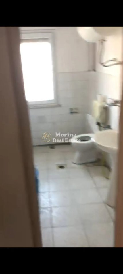 Tirane, jepet me qera apartament 1+1 Kati 5, 65 m² 430 € (Zogu i Zi)