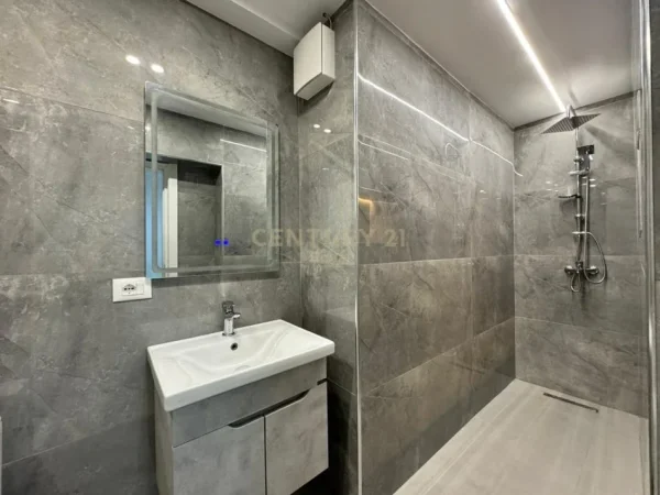 Tirane, jepet me qera apartament 1+1 Kati 1, 46 m² 700 € (Rruga e Elbasanit)