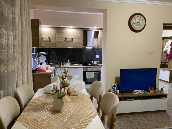 Tirane, jepet me qera apartament 2+1+Ballkon Kati 4, 80 m² 500 € (IRFAN TOMINI)