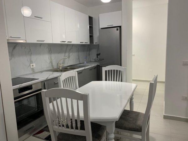 Tirane, jepet me qera apartament 2+1 Kati 7, 100 m² 700 € (DON BOSKO)