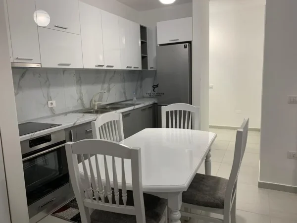 Tirane, jepet me qera apartament 2+1 Kati 7, 100 m² 700 € (DON BOSKO)