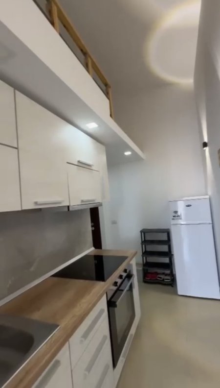 Tirane, jepet me qera apartament Dublex Kati 6, 80 m² 500 € (Supermarket Aldi ,Fondacioni Eleonor)