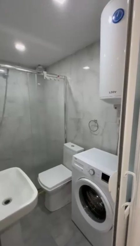Tirane, jepet me qera apartament Dublex Kati 6, 80 m² 500 € (Supermarket Aldi ,Fondacioni Eleonor)