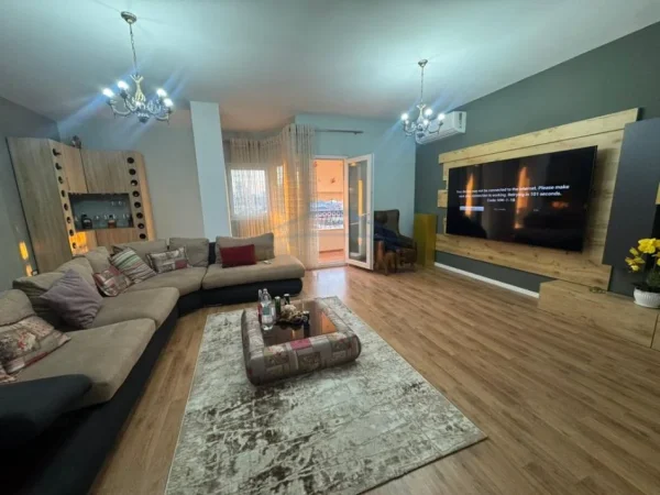 Tirane, shitet apartament 2+1+Ballkon Kati 4, 141 m² 200.000 € 