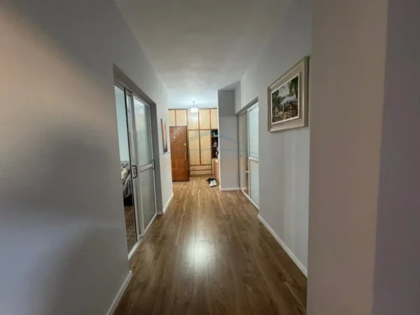 Tirane, shitet apartament 2+1+Ballkon Kati 4, 141 m² 200.000 € 