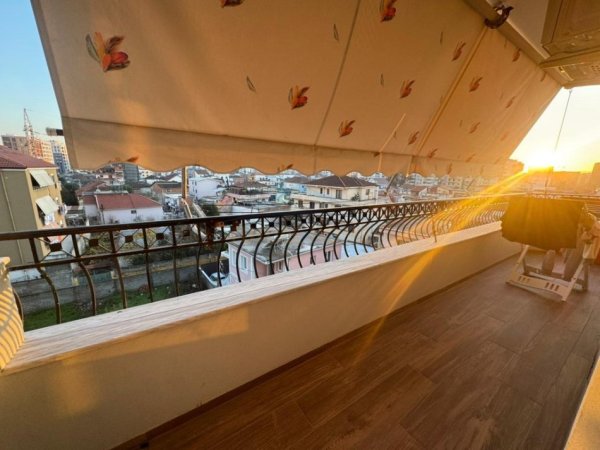 Tirane, shitet apartament 2+1+Ballkon Kati 4, 141 m² 200.000 € 