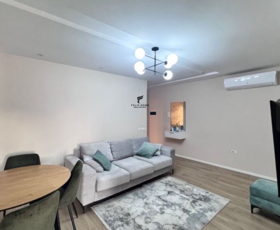 Tirane, jepet me qera apartament 1+1 , 62 m² 500 € (PALLATI ME SHIGJETA)