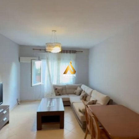 Tirane, jepet me qera apartament 2+1+Ballkon Kati 4, 100 m² 700 € (haxhi kika)
