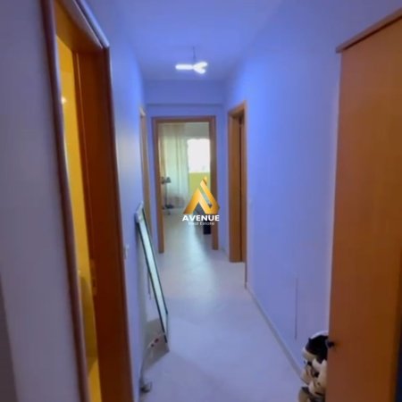 Tirane, jepet me qera apartament 2+1+Ballkon Kati 4, 100 m² 700 € (haxhi kika)