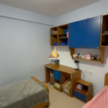 Tirane, jepet me qera apartament 2+1+Ballkon Kati 4, 100 m² 700 € (haxhi kika)