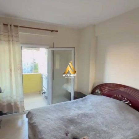 Tirane, jepet me qera apartament 2+1+Ballkon Kati 4, 100 m² 700 € (haxhi kika)