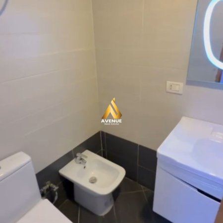 Tirane, jepet me qera apartament 2+1+Ballkon Kati 4, 100 m² 700 € (haxhi kika)