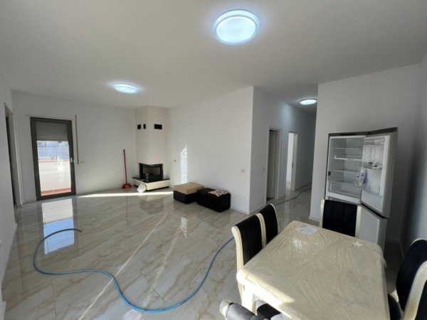 Tirane, jepet me qera apartament 3+1 Kati 7, 600 € 