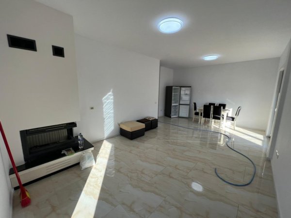 Tirane, jepet me qera apartament 3+1 Kati 7, 600 € 