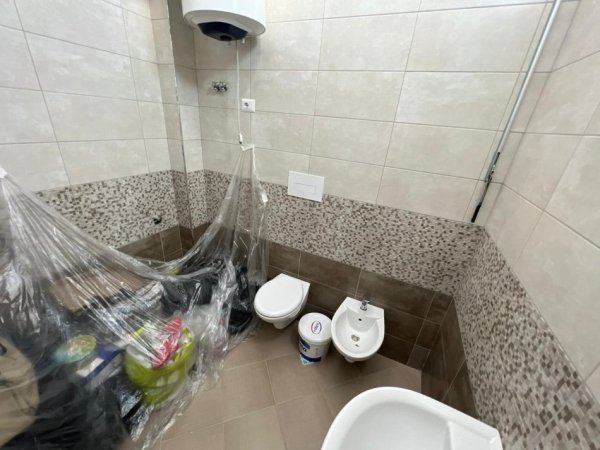 Tirane, jepet me qera apartament 3+1 Kati 7, 600 € 