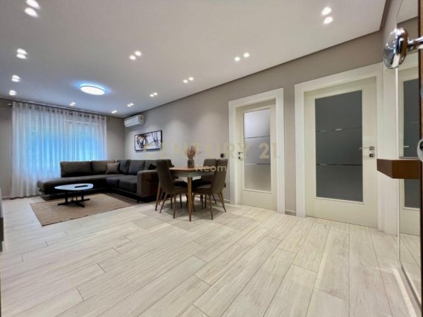 Tirane, jepet me qera 2+1 Kati 2, 75 m² 850 € (Qender)