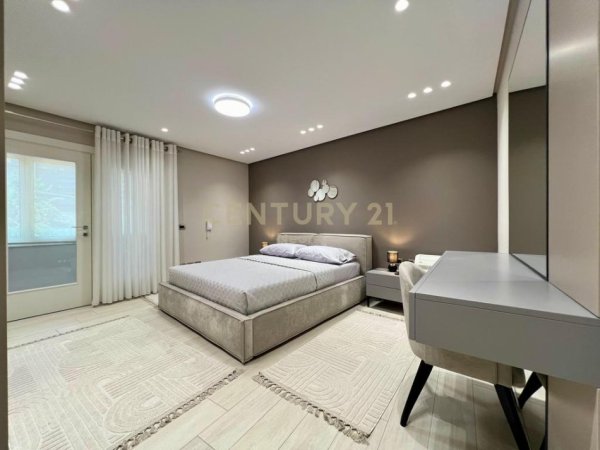 Tirane, jepet me qera 2+1 Kati 2, 75 m² 850 € (Qender)