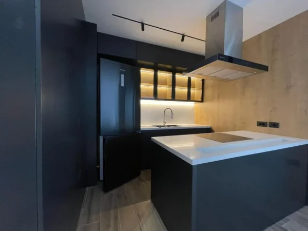 Vlore, jepet me qera apartament 2+1 , 92 m² 800 € (Rruga Murat Terbaci, Tek Bar Bonaparte)