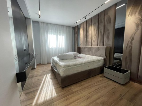 Vlore, jepet me qera apartament 2+1 , 92 m² 800 € (Rruga Murat Terbaci, Tek Bar Bonaparte)