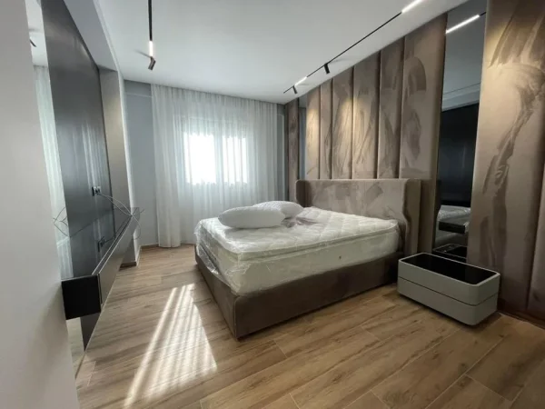 Vlore, jepet me qera apartament 2+1 , 92 m² 800 € (Rruga Murat Terbaci, Tek Bar Bonaparte)