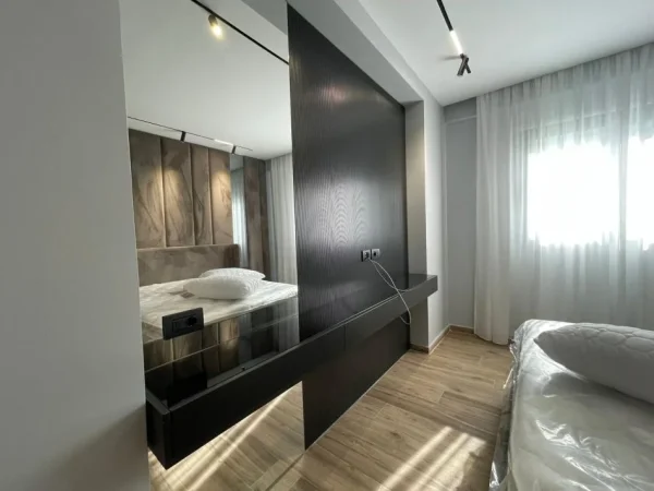 Vlore, jepet me qera apartament 2+1 , 92 m² 800 € (Rruga Murat Terbaci, Tek Bar Bonaparte)