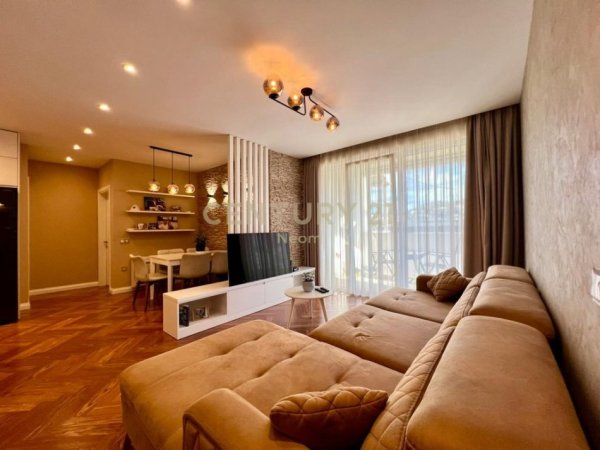 Tirane, jepet me qera apartament 3+1+Ballkon Kati 9, 186 m² 1.600 € (Liqeni i Thate)