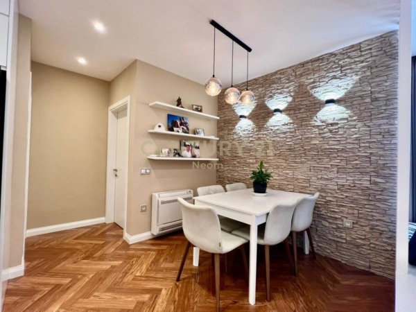 Tirane, jepet me qera apartament 3+1+Ballkon Kati 9, 186 m² 1.600 € (Liqeni i Thate)