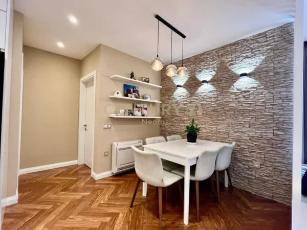 Tirane, jepet me qera apartament 3+1+Ballkon Kati 9, 186 m² 1.600 € (Liqeni i Thate)