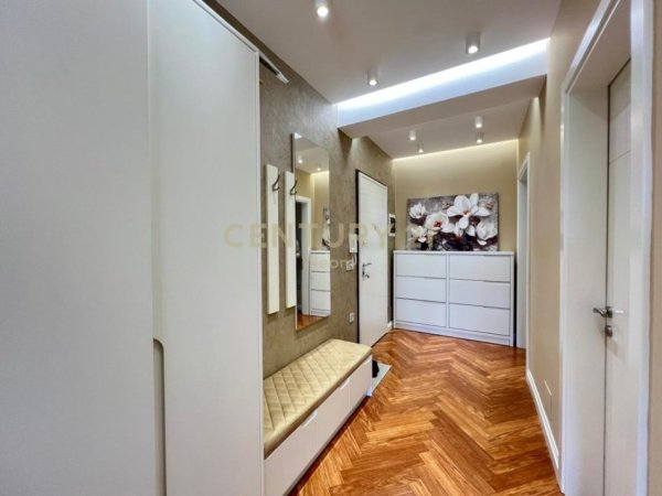 Tirane, jepet me qera apartament 3+1+Ballkon Kati 9, 186 m² 1.600 € (Liqeni i Thate)