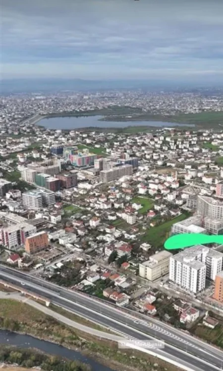 Ky Apartament 2+1+2 ndodhet në katin e 6 në zonën e Paskuqanit në Tiranë dhe është në Shitje,    117.360 €URO