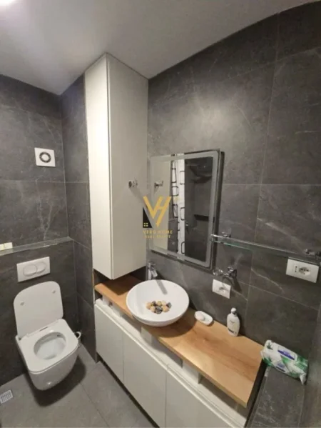 Tirane, jepet me qera apartament 2+1+Ballkon Kati 1, 98 m² 600 € (PALLATET CABEJ)