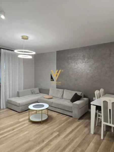Tirane, jepet me qera apartament 2+1+Ballkon Kati 1, 98 m² 600 € (PALLATET CABEJ)