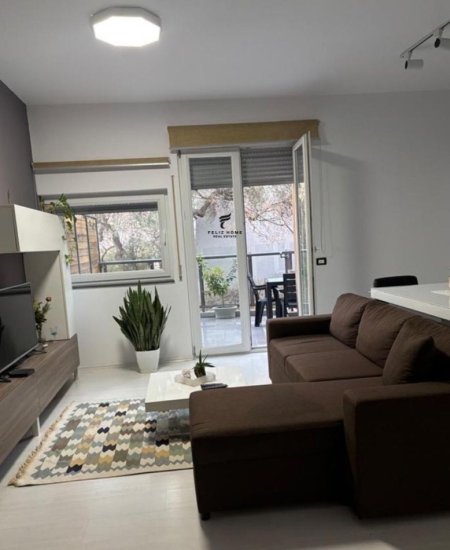 Tirane, jepet me qera apartament 1+1 Kati 3, 85 m² 600 € (SELITA E VJETER)